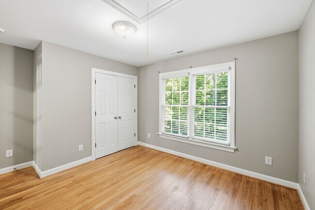 Building Photo - Gorgeous and Spacious 5 Bedroom Home, Cul-de-sac lot, Vaulted Ceilings, Large Backyard, Stunning ...