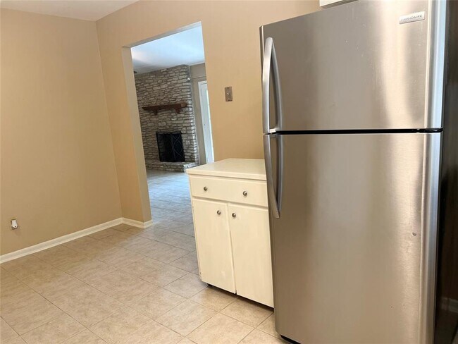 Building Photo - 10530 Sagebluff Dr
