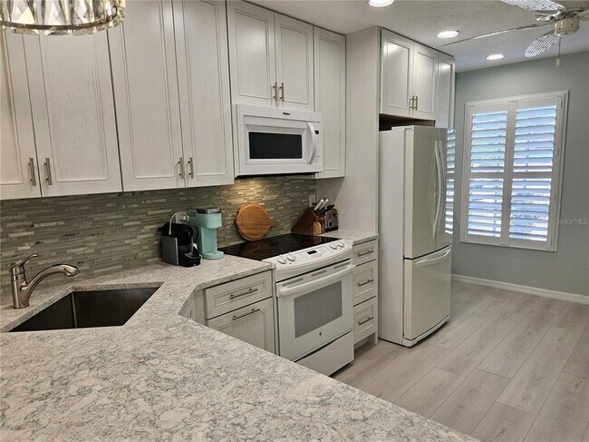 Building Photo - 744 Cadiz Rd