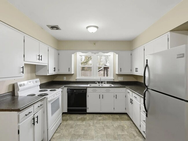 Building Photo - 2110 Carlisle Rd