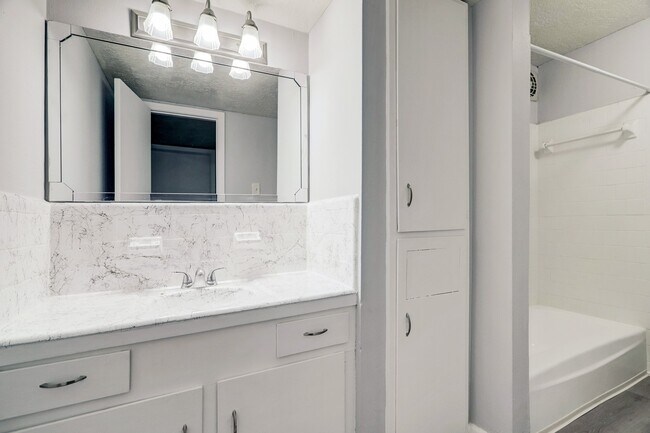 Building Photo - 1645 W Main St