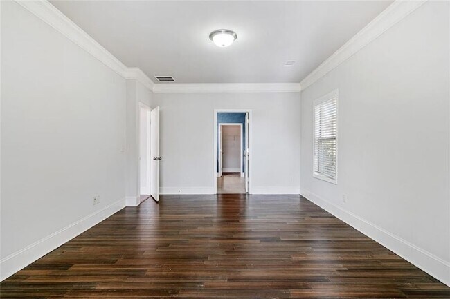 Building Photo - 6623 Rivergreen Rd