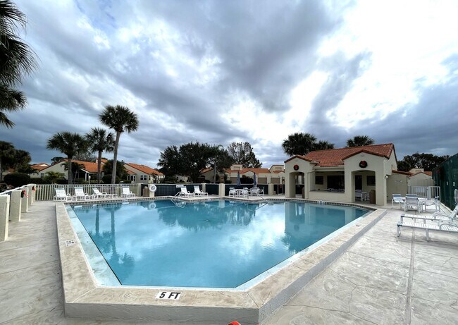 Building Photo - 718 Pine Island Dr