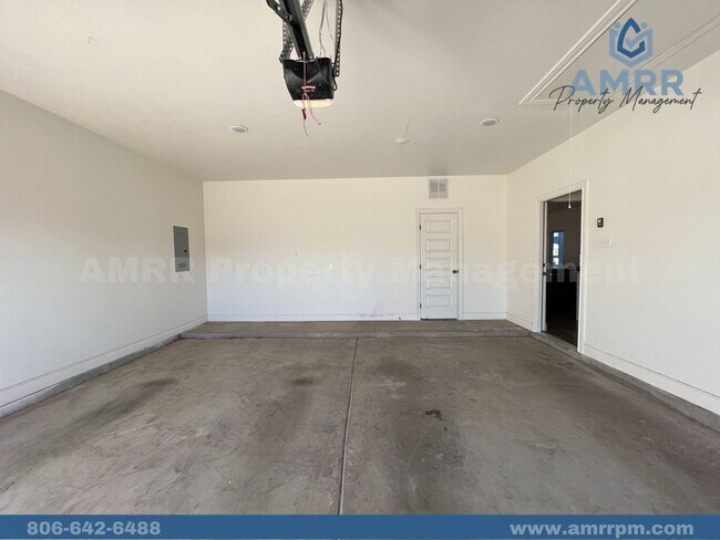 Building Photo - Easy Living with AMRR: Beautiful 4-Bedroom Home Near HEB