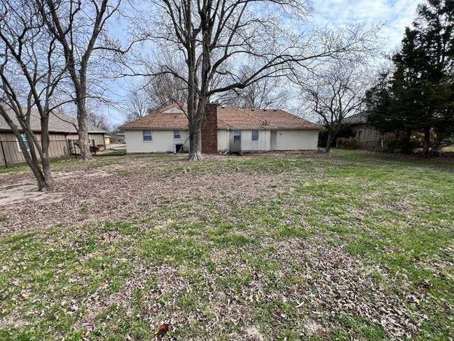 Building Photo - Spacious 3BR with Large Yard & 2-Car Garage
