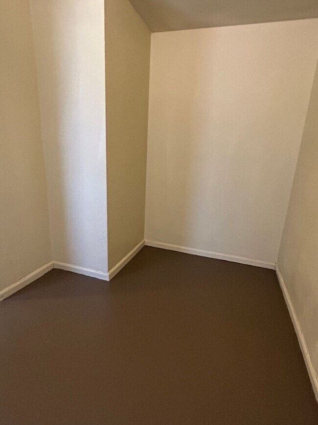 Building Photo - 3437 SW Brendan Ave