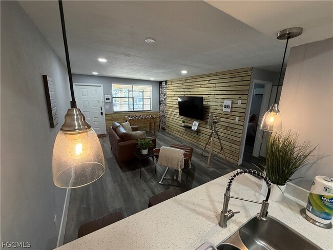 Building Photo - 13118 Feather Sound Dr