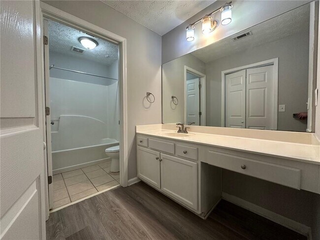 Building Photo - 3976 Hidden Hollow Dr