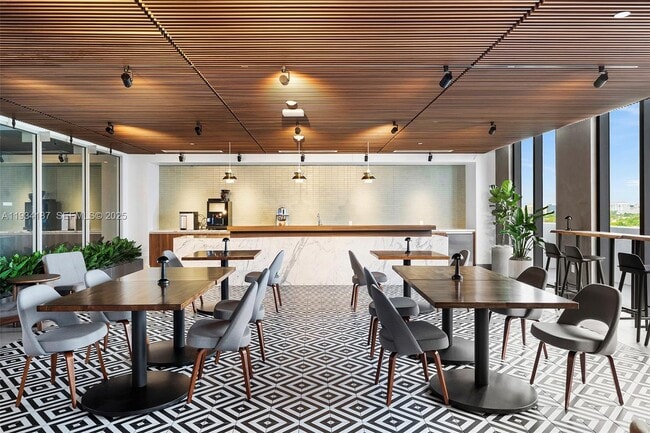 Building Photo - 2800 SW 27th Terrace