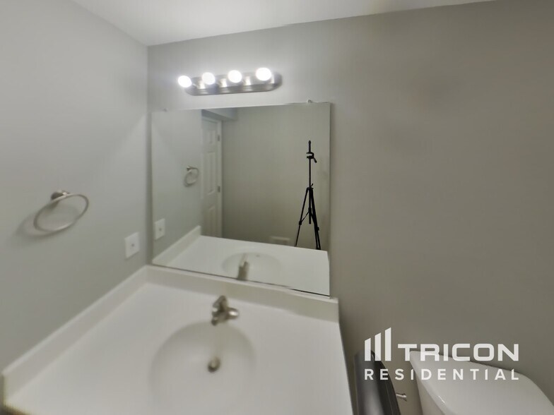 Building Photo - 6502 Fable Ct