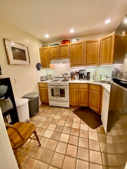 Building Photo - 20 Lime St