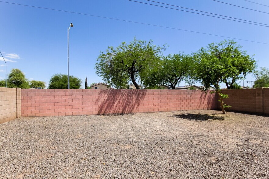 Building Photo - 14453 N Gil Balcome Ct