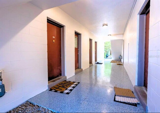 Primary Photo - 1700 SW 16th Ct