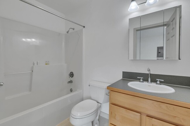 Building Photo - 3221 Alki Ave SW