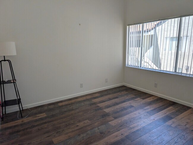 Building Photo - 24465 Valle Del Oro