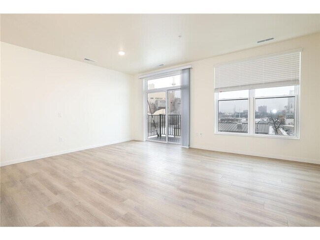 Building Photo - 28 7th St NE