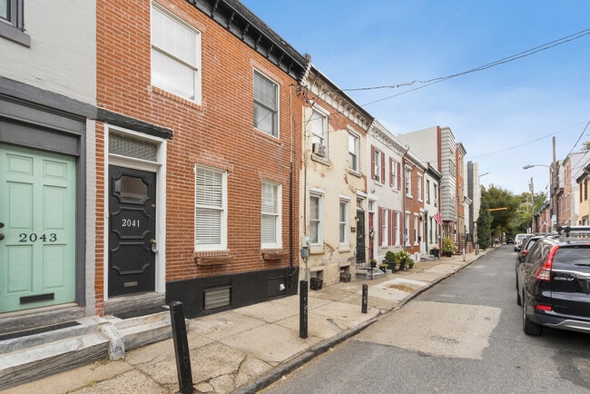 Building Photo - 2041 Pemberton St