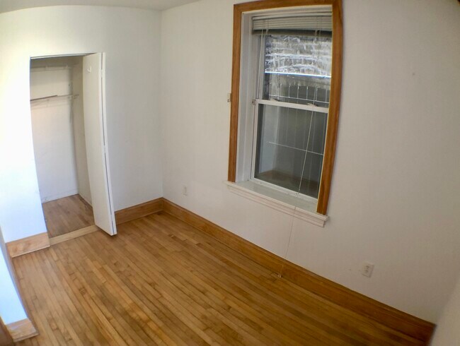 Building Photo - 1557 N Honore St