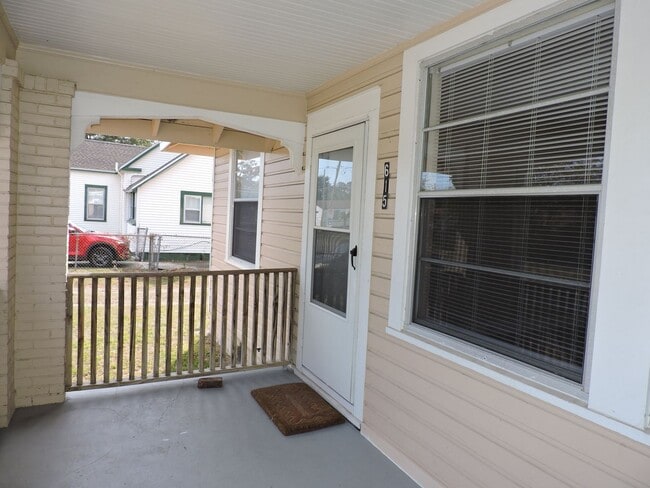 Building Photo - Nice home near downtown Pensacola!