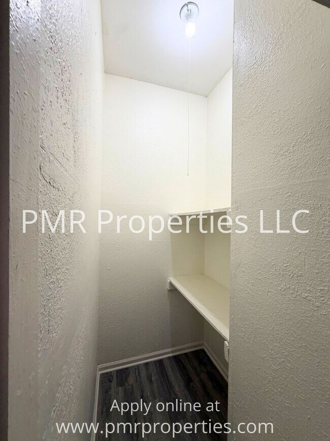 Building Photo - 1205 Douglas St