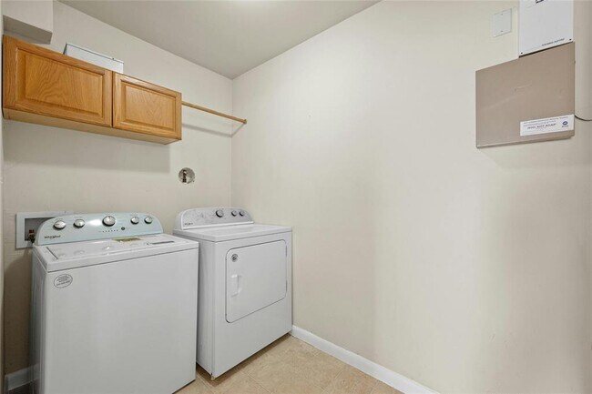 Building Photo - 2631 W 45th St