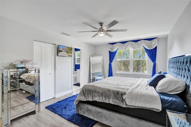 Building Photo - 2001 Barcelona Terrace