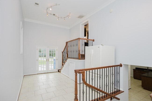 Building Photo - 2177 Chain Bridge Rd