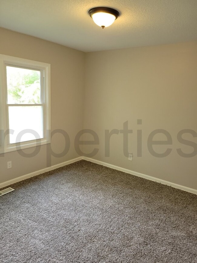 Building Photo - 5336 Farley St