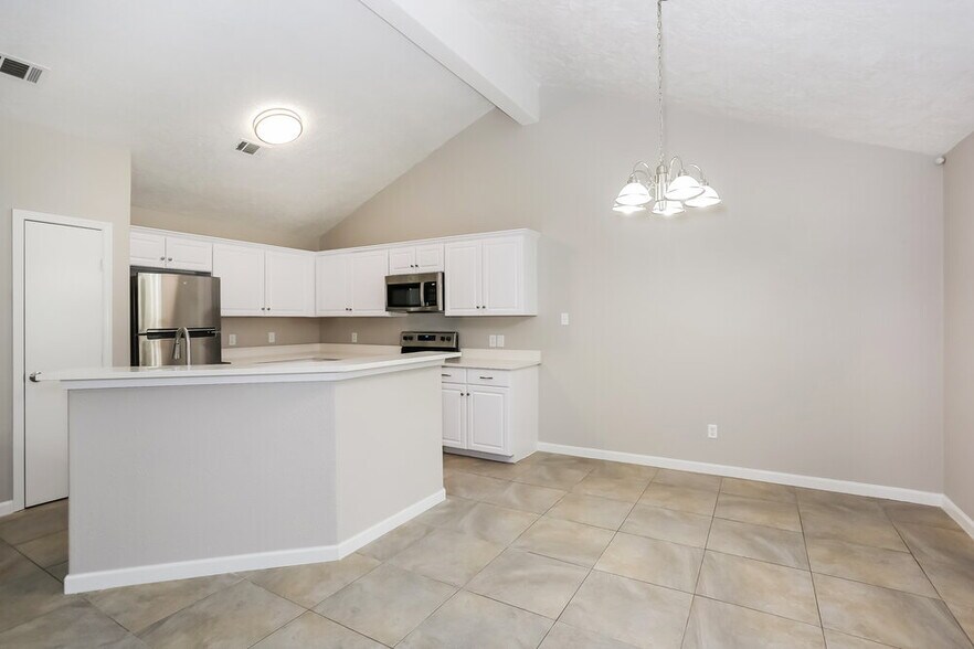 Building Photo - 16096 Sun View Ln