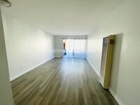 Building Photo - 1230 Brookside Dr