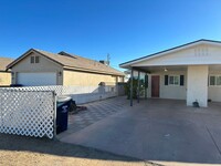 Building Photo - Updated 2 Bedroom Duplex! *THIS HOME IS CU...