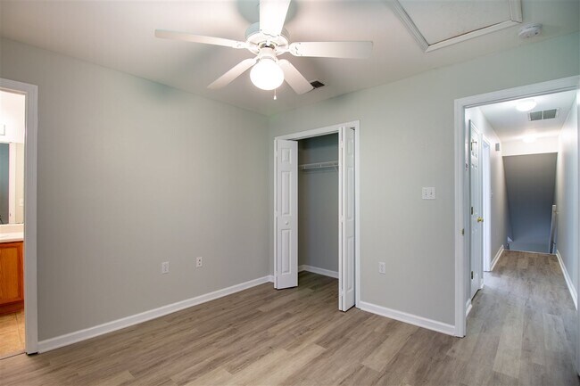 Building Photo - 2738 W Tharpe St