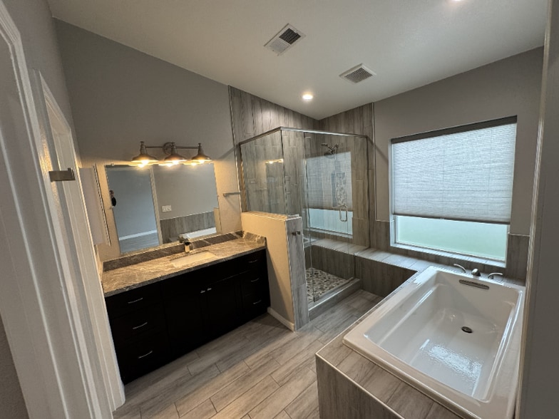 Building Photo - 1558 W 5th St