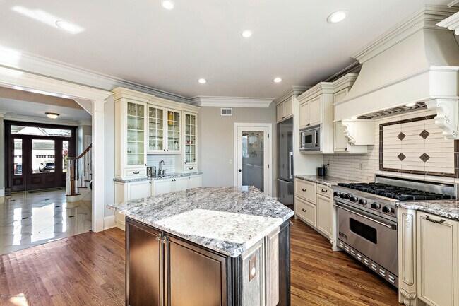 Building Photo - 30 Columbus Dr