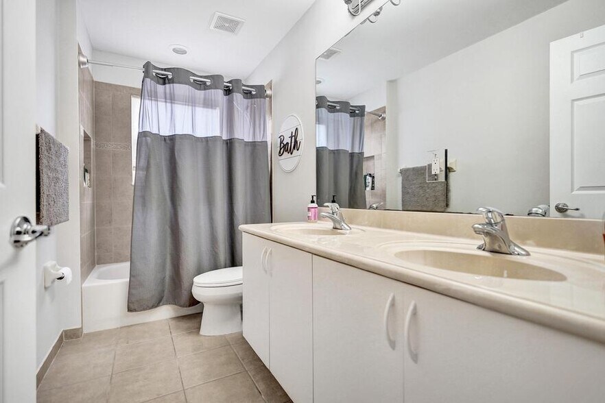 Building Photo - 8876 Sandy Crest Ln