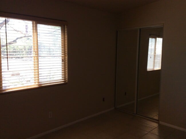 Building Photo - Lovely 3 bedroom Home Near U of A Campus