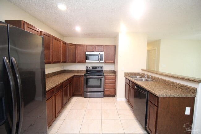 Building Photo - 3417 W Fisher St