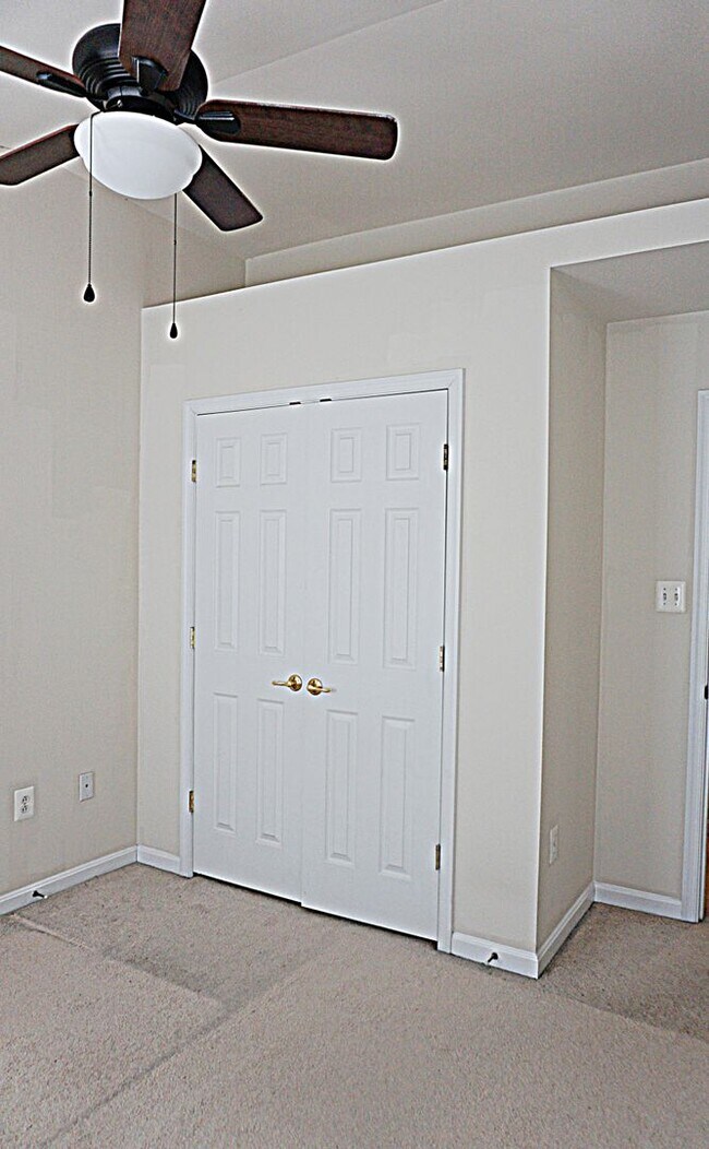 Building Photo - Exquisite Townhouse in Orchard Run Germantown