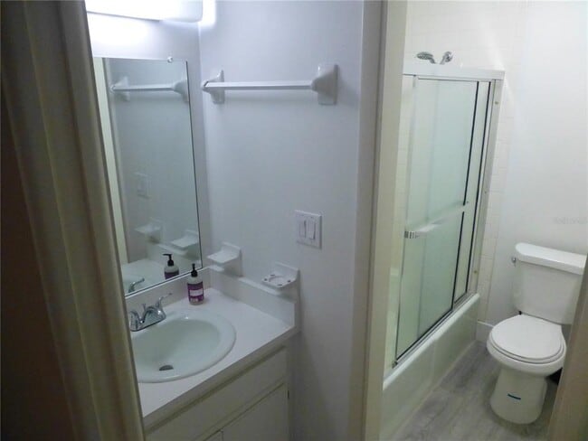 Building Photo - 60 Iris Pl