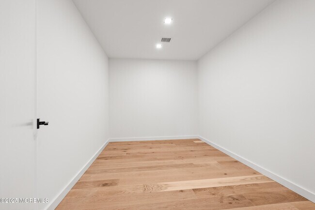 Building Photo - 459 Harnell Ave