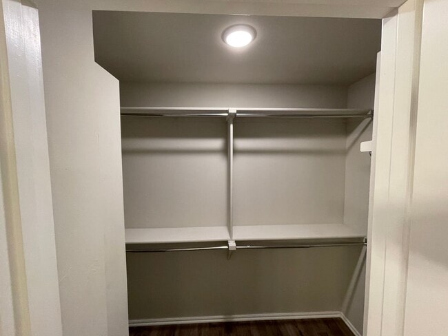 Building Photo - Walk to downtown Edmond!  3 bed 2 bath 2 c...