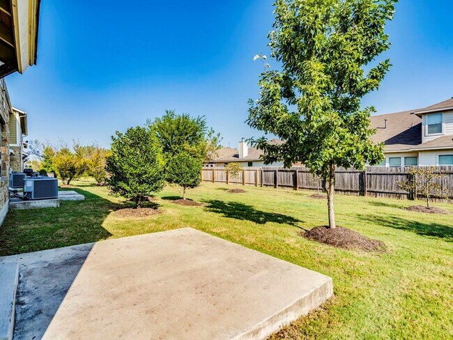 Building Photo - 1620 Bryant Dr