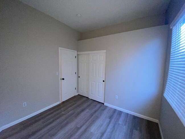 Building Photo - Single Story 4 Bedroom House in SE Reno - ...