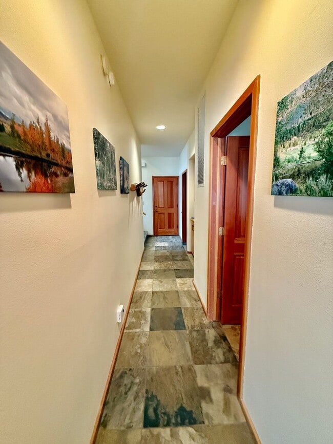 Building Photo - Snowcreek V – Stunning 4 Bed, 3 Bath Corner Unit