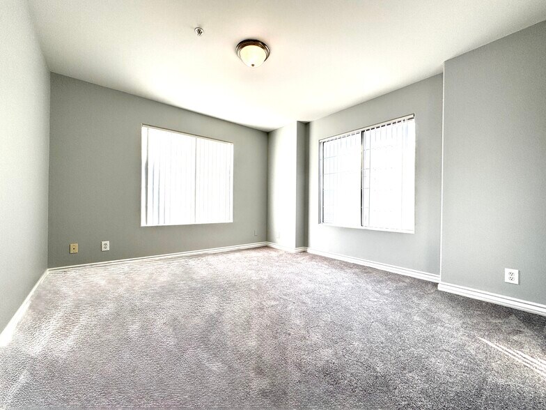 2nd bedroom - 27 Hampton Ct