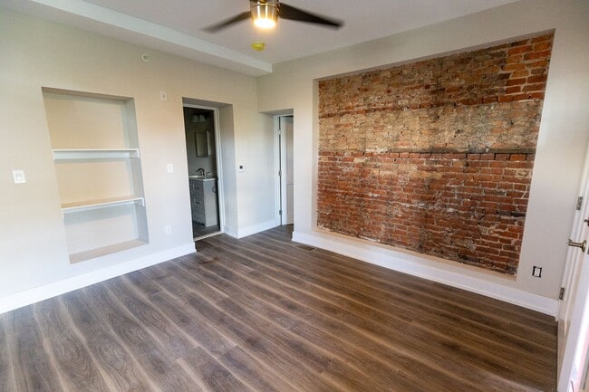 Building Photo - 4629 E Thompson St