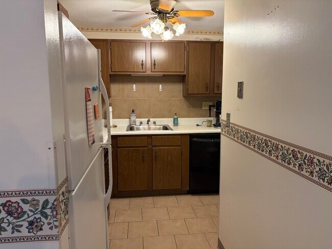 Building Photo - 467 High St