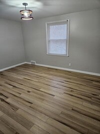 Building Photo - 63 Garnet Rd
