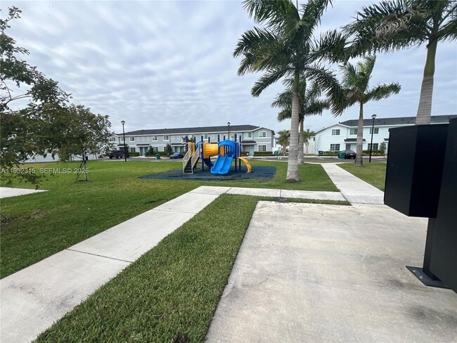 Building Photo - 1045 NW 4th Ter