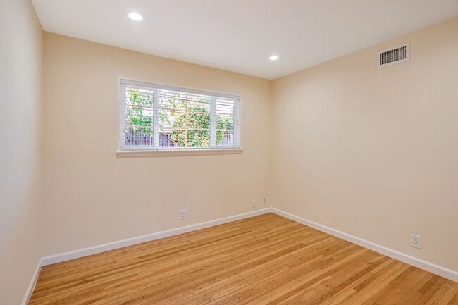 Building Photo - Charming 3-Bedroom 2-Bathroom Campbell Home